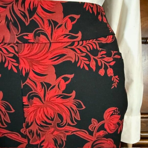 Chico's Black Red Floral So Slimming Brigitte Cotton Blend Slim Ankle Pant - Picture 6 of 10